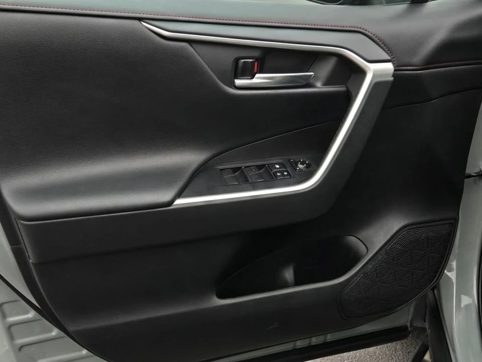2020 Toyota RAV4 5th Gen - Image 10 of 20