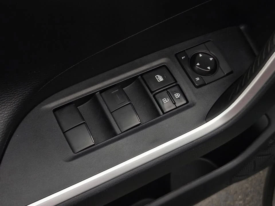 2020 Toyota RAV4 5th Gen - Image 11 of 20