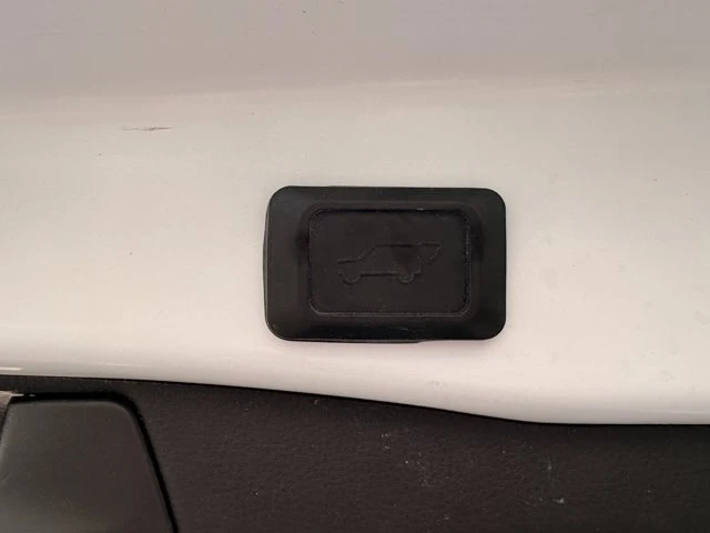 2020 Toyota RAV4 5th Gen - Image 9 of 20