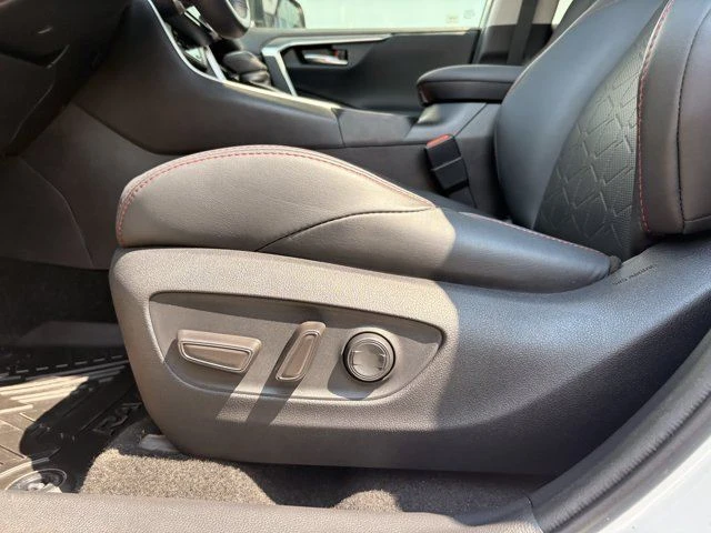 2020 Toyota RAV4 5th Gen - Image 16 of 20