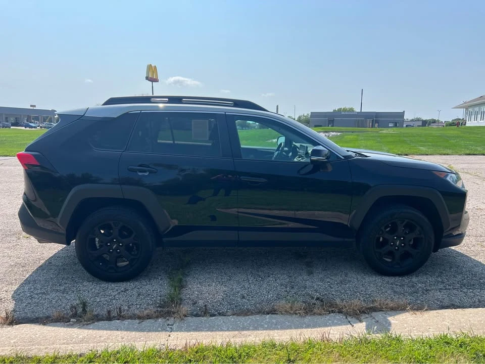 2020 Toyota RAV4 5th Gen - Image 7 of 13