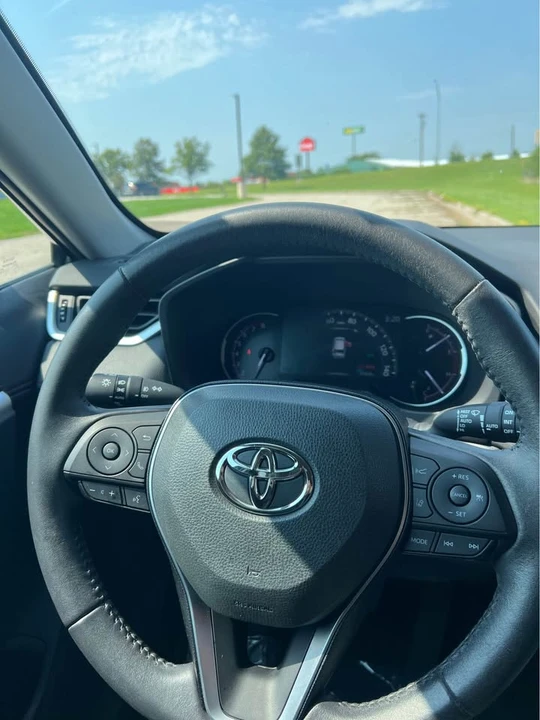 2020 Toyota RAV4 5th Gen - Image 12 of 13
