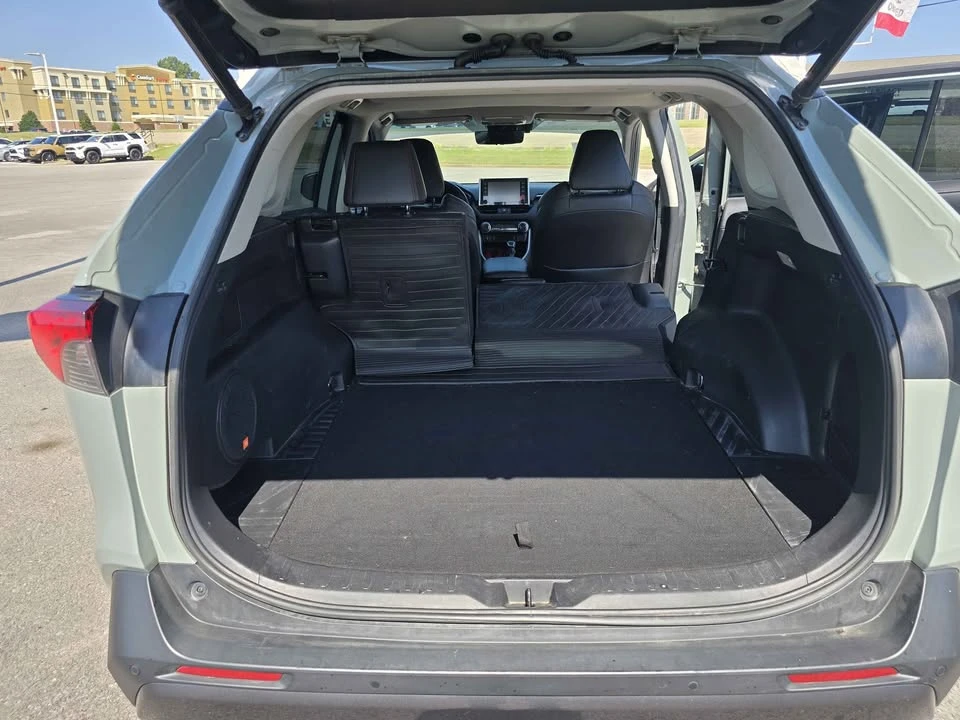 2020 Toyota RAV4 5th Gen - Image 12 of 13