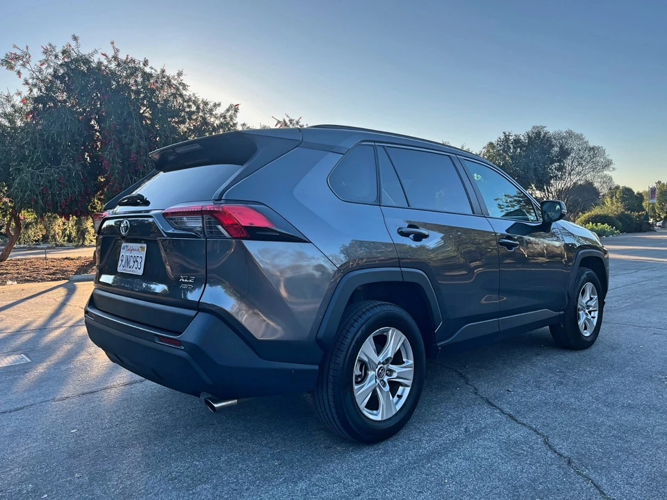 2020 Toyota RAV4 5th Gen - Image 10 of 15