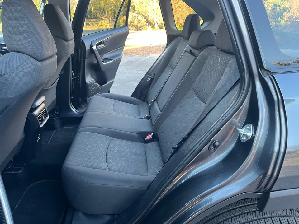 2020 Toyota RAV4 5th Gen - Image 5 of 15