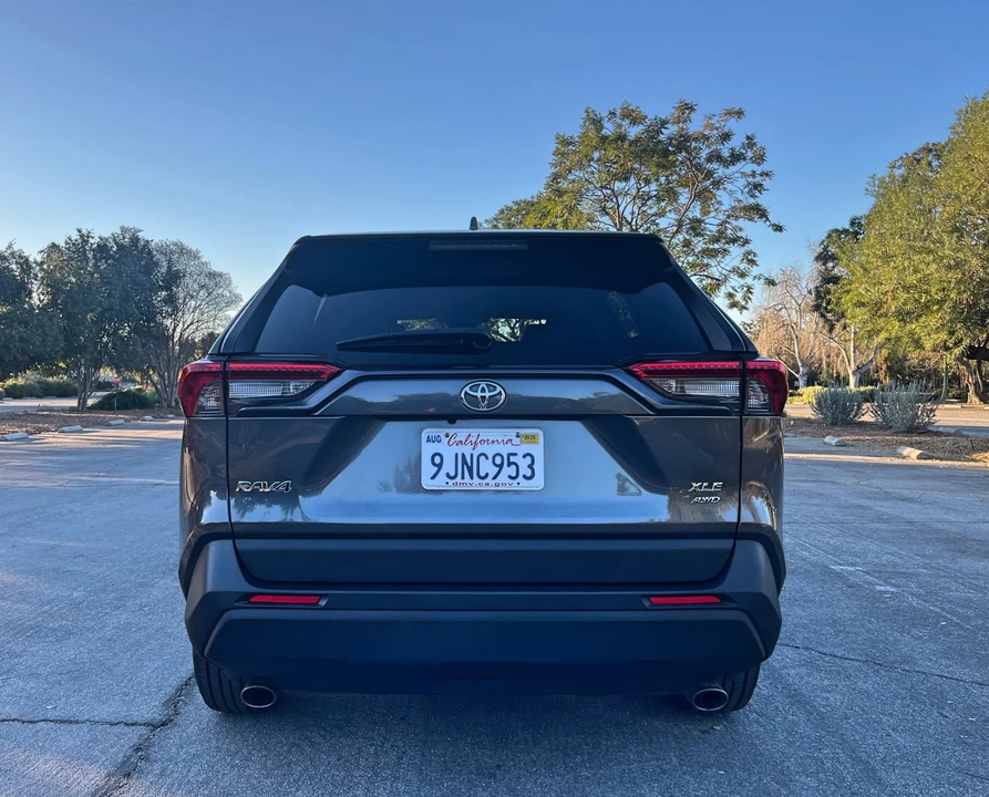 2020 Toyota RAV4 5th Gen - Image 9 of 15