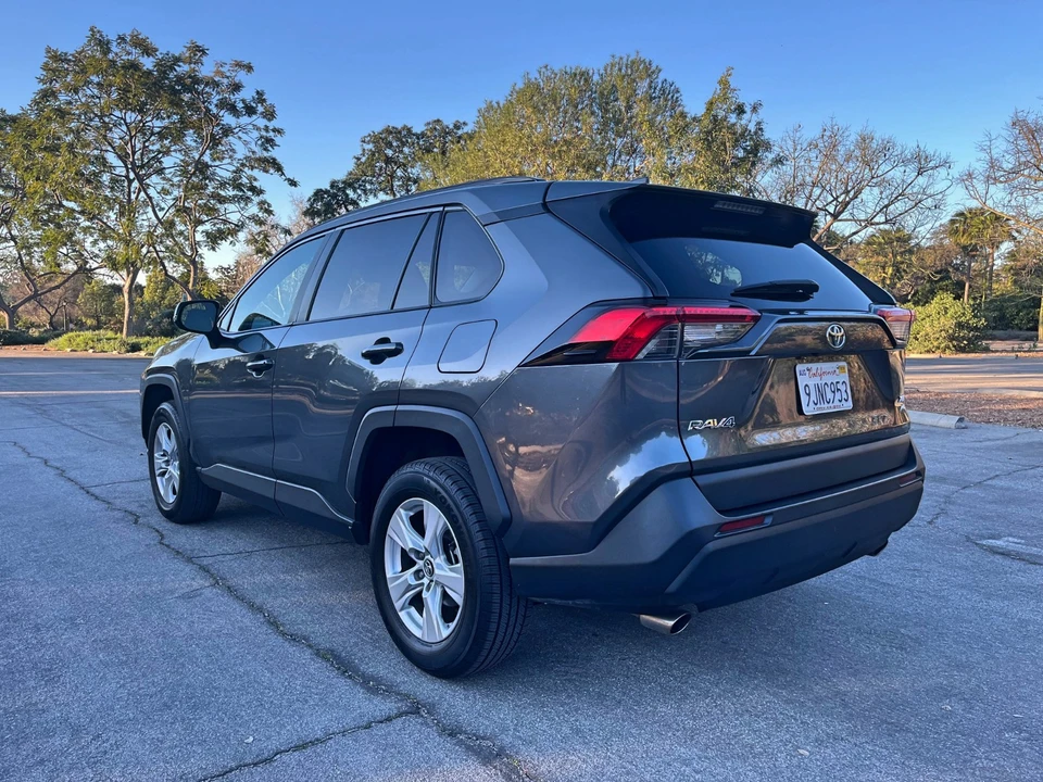2020 Toyota RAV4 5th Gen - Image 8 of 15