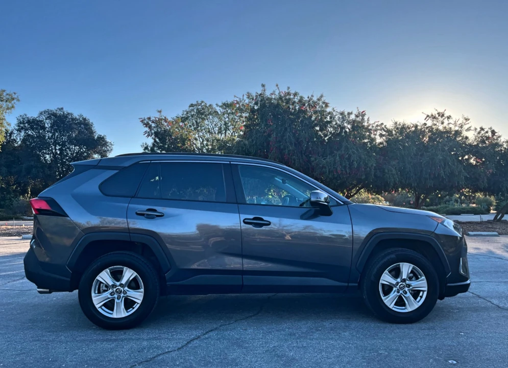 2020 Toyota RAV4 5th Gen - Image 11 of 15
