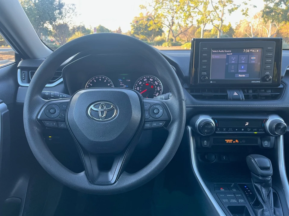 2020 Toyota RAV4 5th Gen - Image 2 of 15
