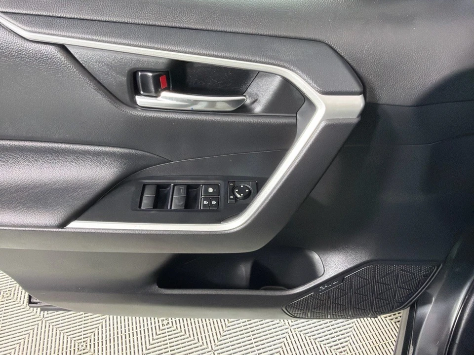 2020 Toyota RAV4 5th Gen - Image 9 of 21