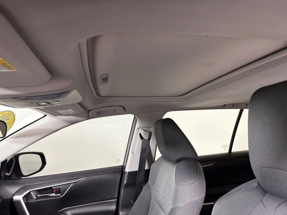 2020 Toyota RAV4 5th Gen - Image 12 of 21