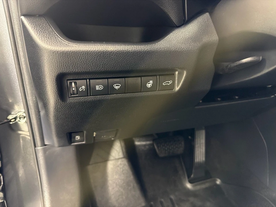 2020 Toyota RAV4 5th Gen - Image 13 of 21