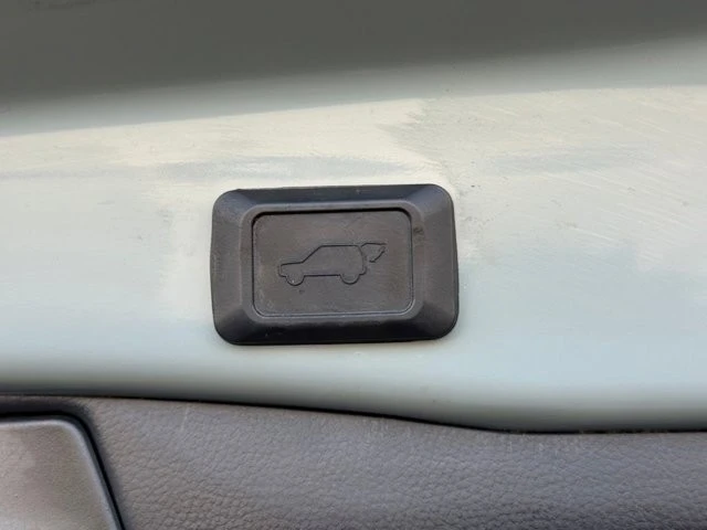 2020 Toyota RAV4 5th Gen - Image 16 of 21