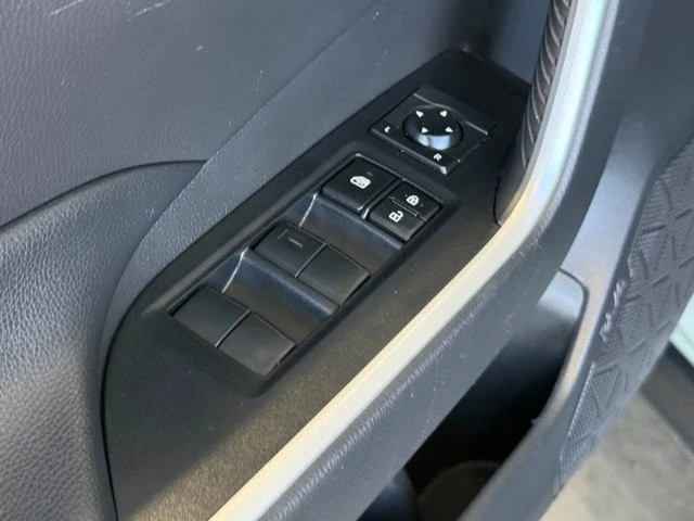 2020 Toyota RAV4 5th Gen - Image 20 of 21