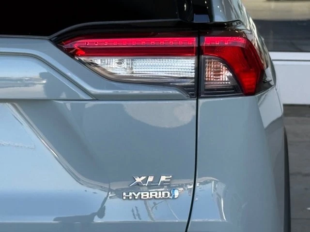 2020 Toyota RAV4 5th Gen - Image 14 of 21