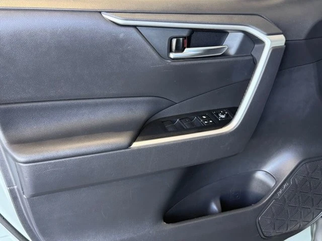 2020 Toyota RAV4 5th Gen - Image 19 of 21