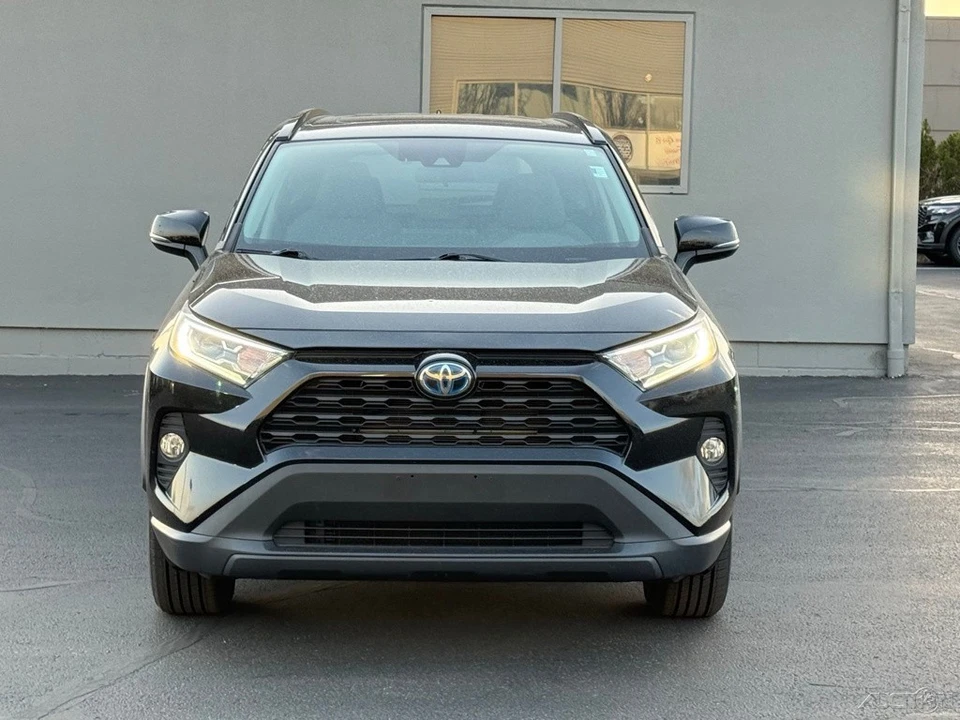 2020 Toyota RAV4 5th Gen - Image 8 of 12