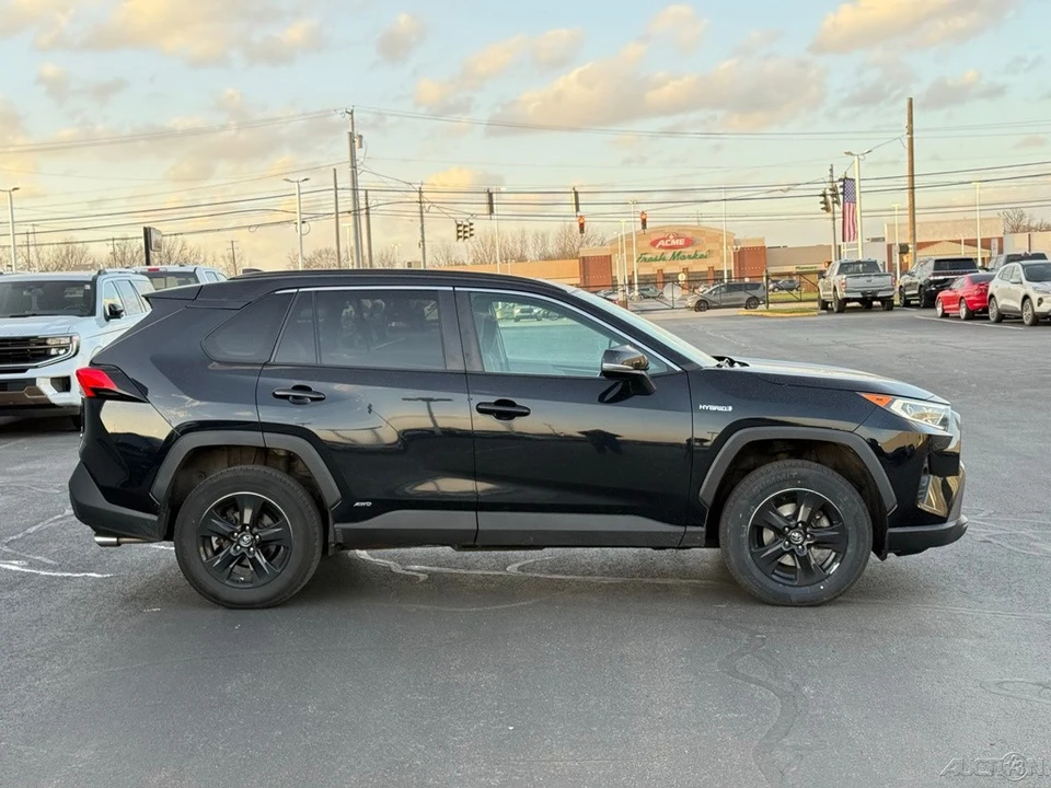 2020 Toyota RAV4 5th Gen - Image 2 of 12