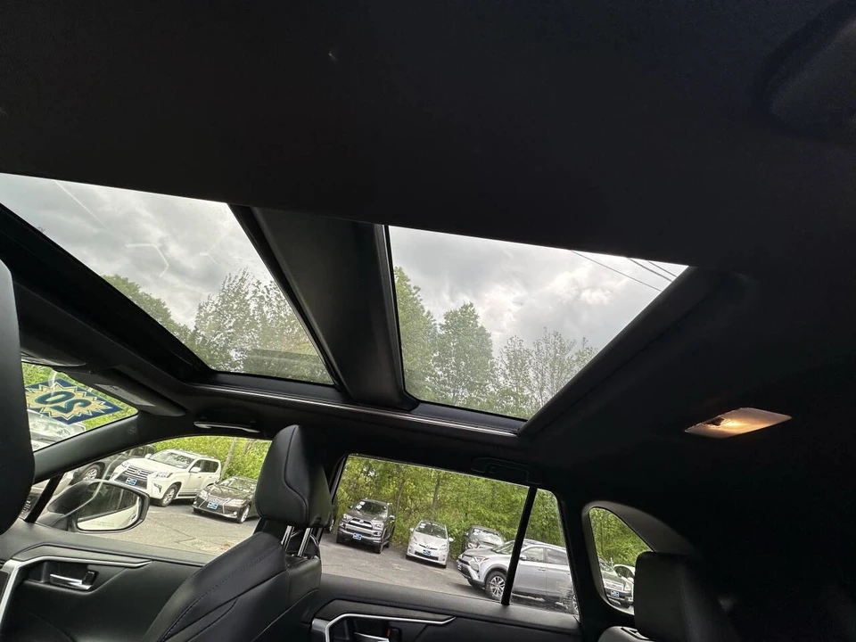2020 Toyota RAV4 5th Gen - Image 17 of 21