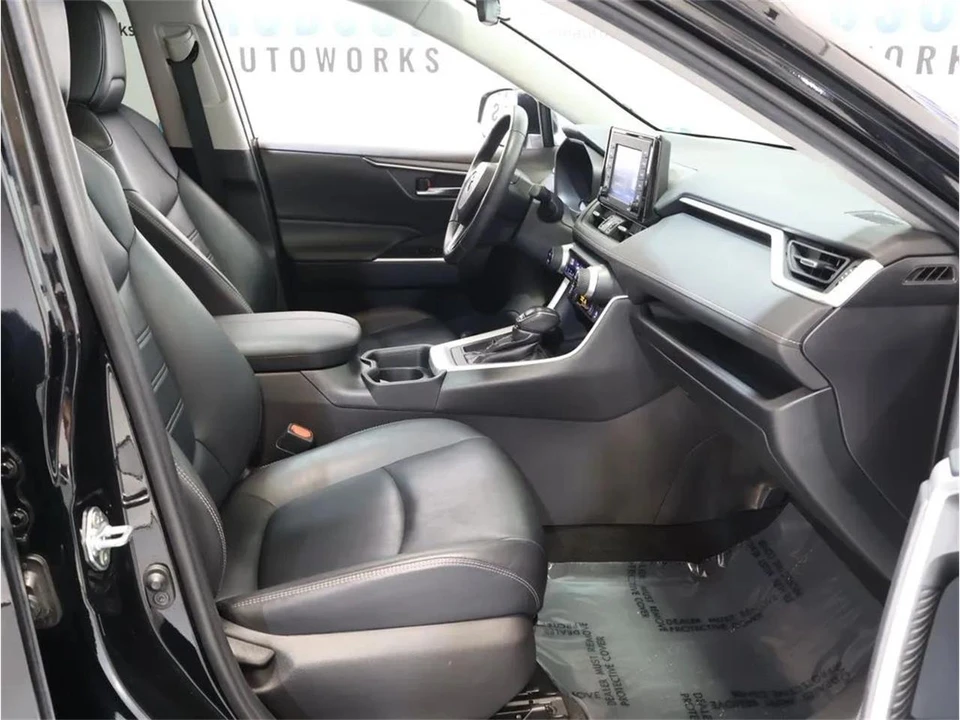 2020 Toyota RAV4 5th Gen - Image 27 of 31