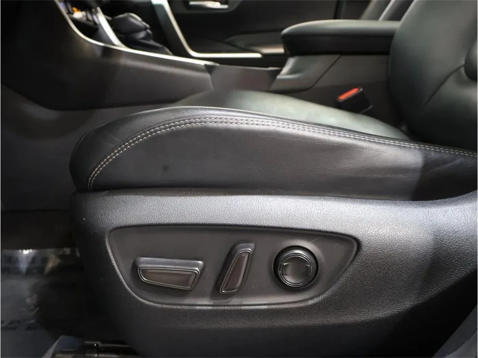 2020 Toyota RAV4 5th Gen - Image 15 of 31
