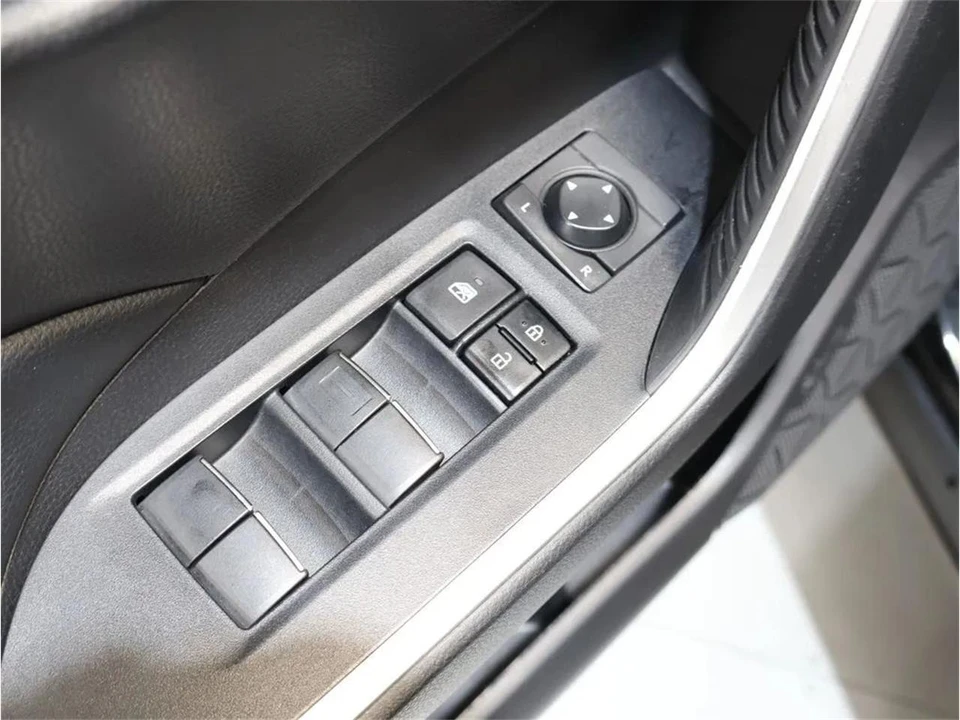 2020 Toyota RAV4 5th Gen - Image 11 of 31