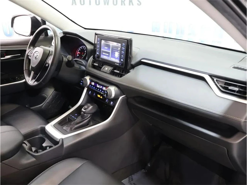 2020 Toyota RAV4 5th Gen - Image 29 of 31
