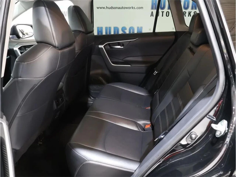 2020 Toyota RAV4 5th Gen - Image 25 of 31