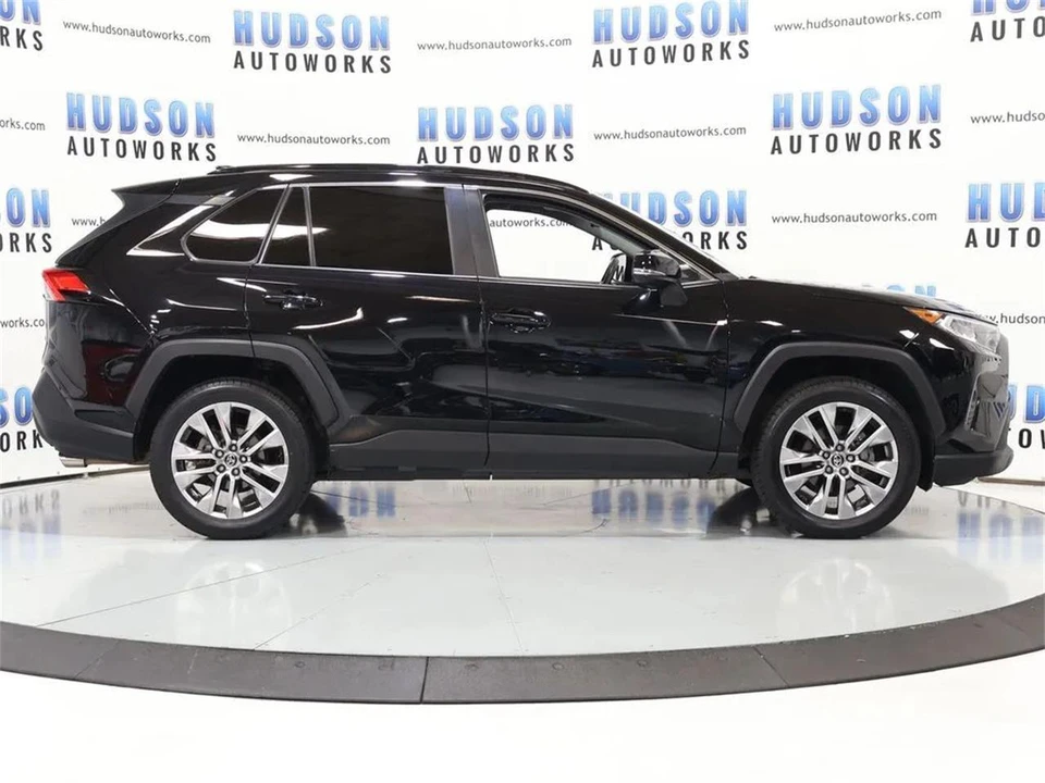 2020 Toyota RAV4 5th Gen - Image 7 of 31
