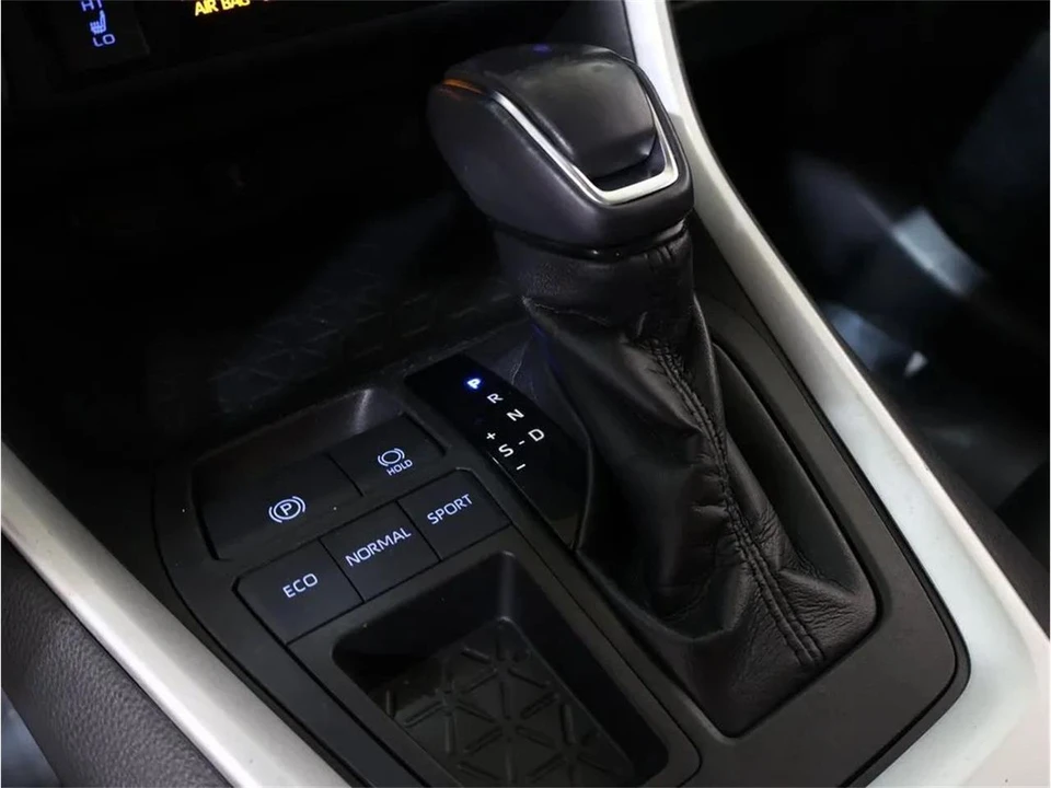 2020 Toyota RAV4 5th Gen - Image 21 of 31