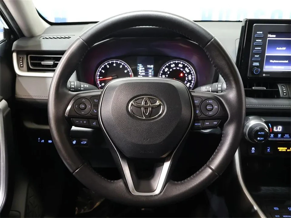 2020 Toyota RAV4 5th Gen - Image 17 of 31