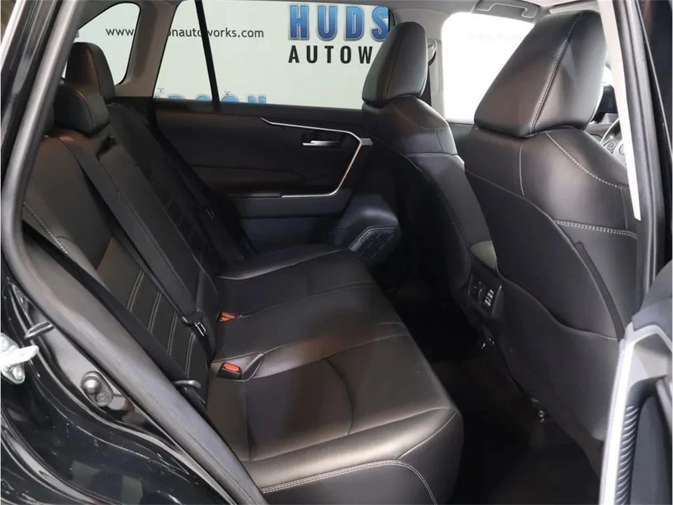 2020 Toyota RAV4 5th Gen - Image 26 of 31
