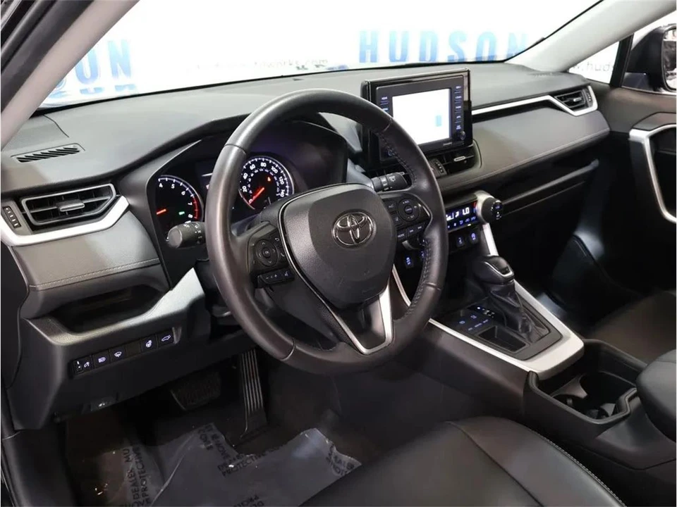 2020 Toyota RAV4 5th Gen - Image 12 of 31
