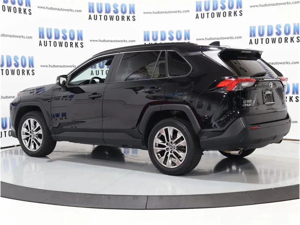 2020 Toyota RAV4 5th Gen - Image 4 of 31