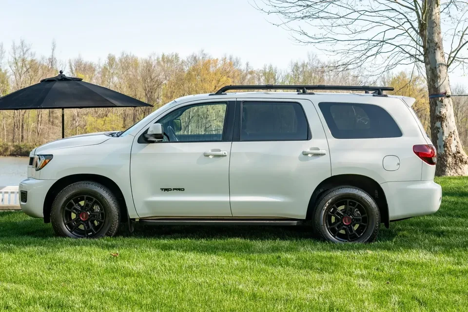2020 Toyota Sequoia 2nd Gen - Image 2 of 4