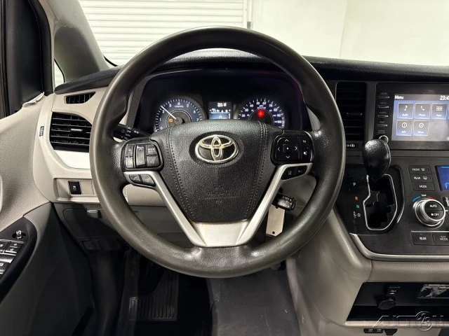 2020 Toyota Sienna 3rd Gen - Image 17 of 21