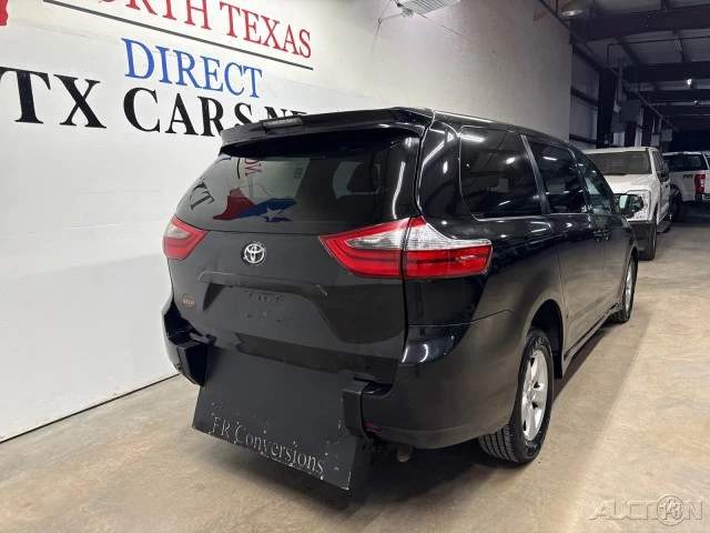 2020 Toyota Sienna 3rd Gen - Image 7 of 21