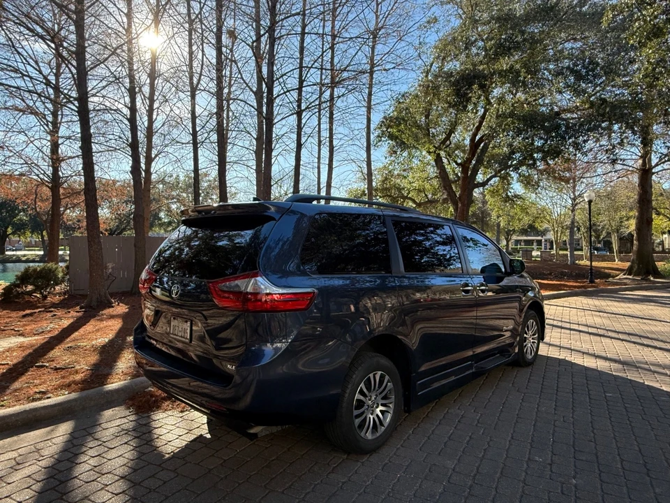2020 Toyota Sienna 3rd Gen - Image 13 of 21