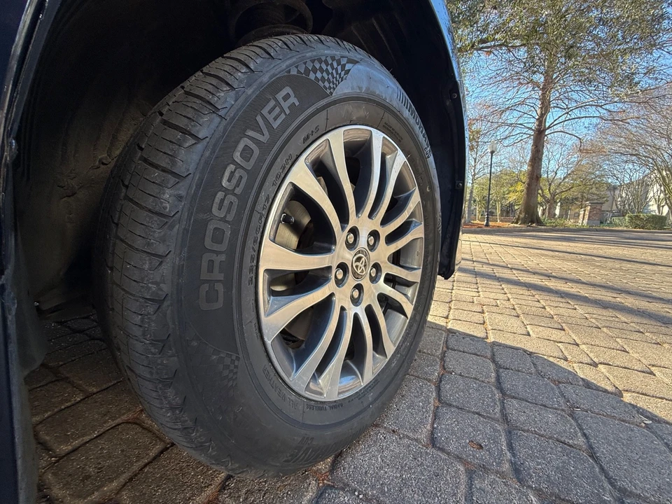 2020 Toyota Sienna 3rd Gen - Image 19 of 21