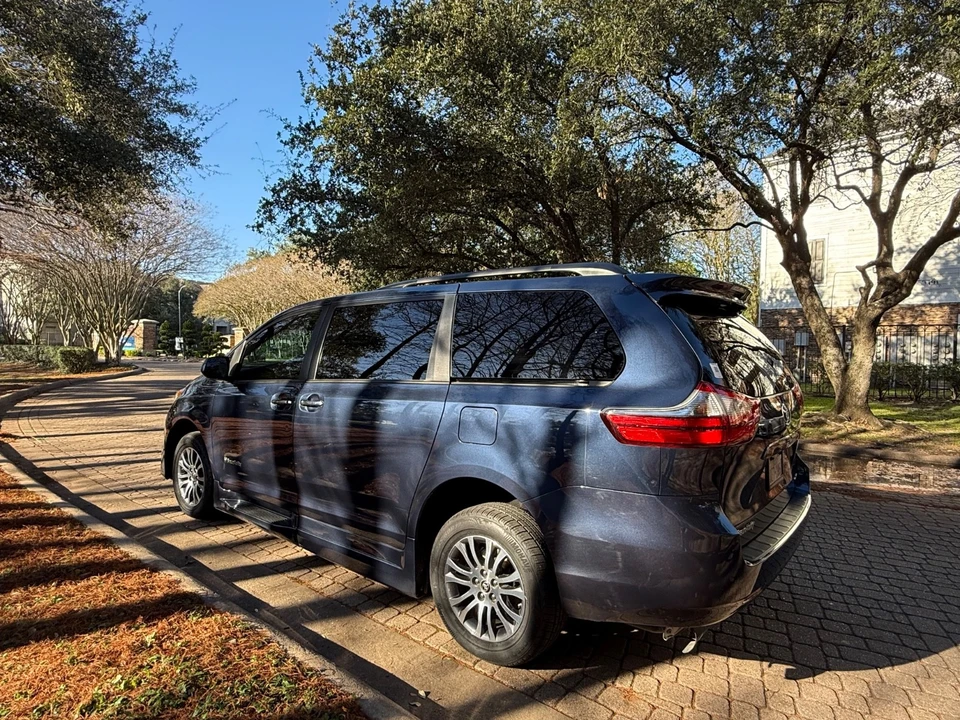2020 Toyota Sienna 3rd Gen - Image 6 of 21