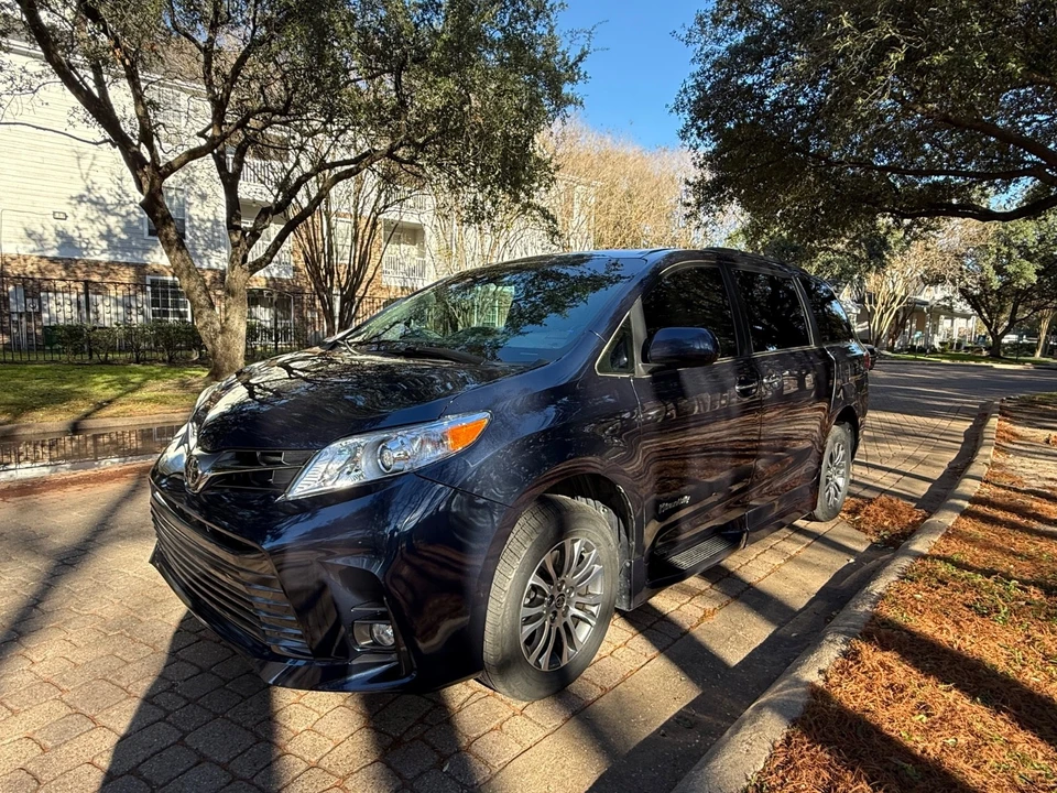 2020 Toyota Sienna 3rd Gen - Image 10 of 21