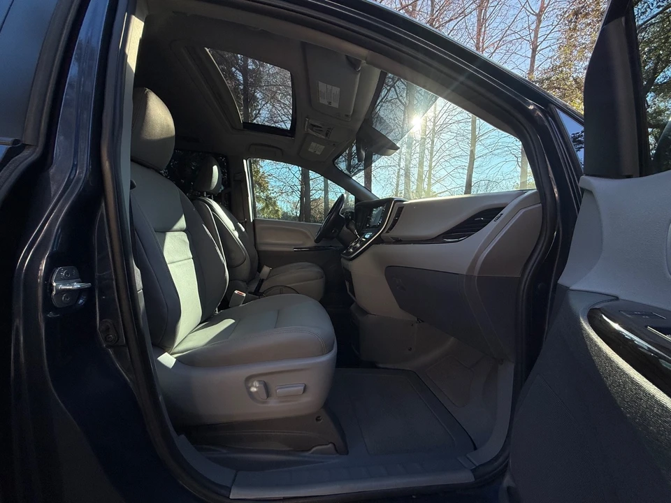 2020 Toyota Sienna 3rd Gen - Image 18 of 21