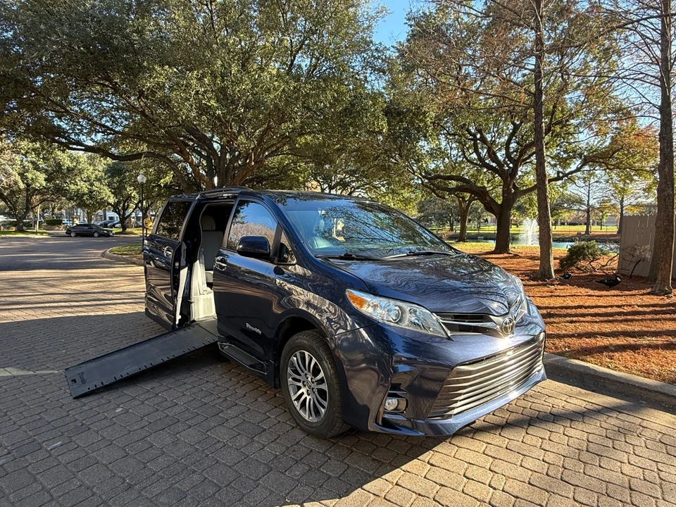 2020 Toyota Sienna 3rd Gen - Image 4 of 21