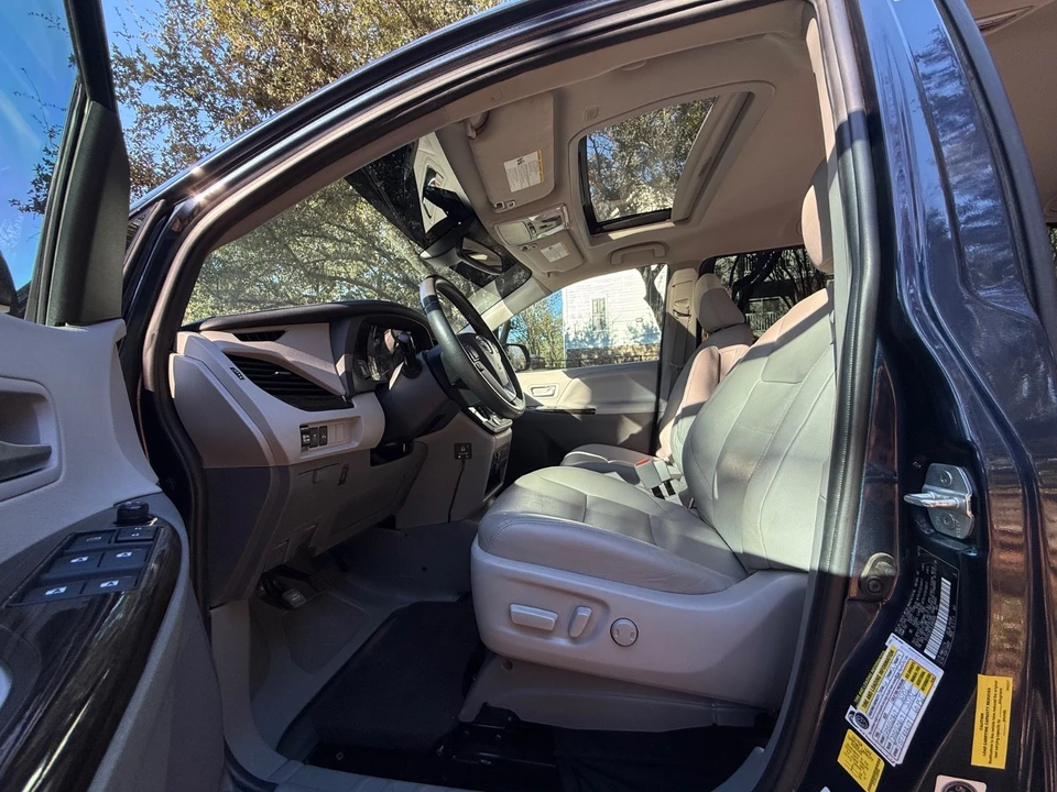 2020 Toyota Sienna 3rd Gen - Image 17 of 21