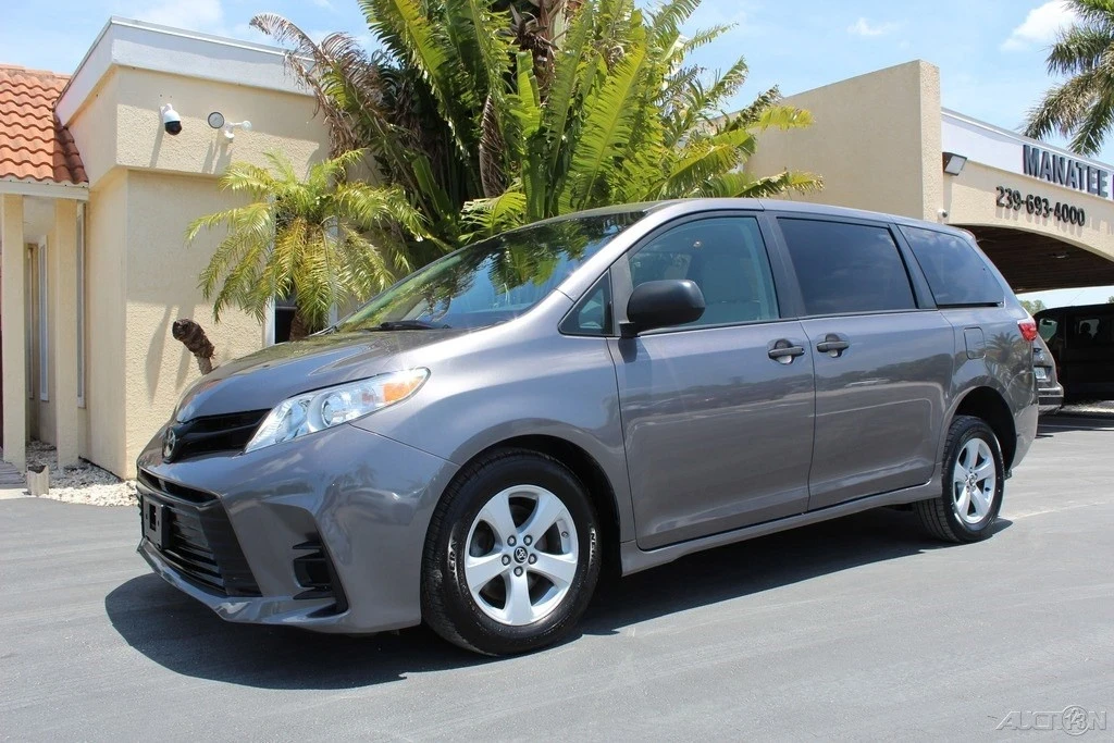 2020 Toyota Sienna 3rd Gen - Image 7 of 12