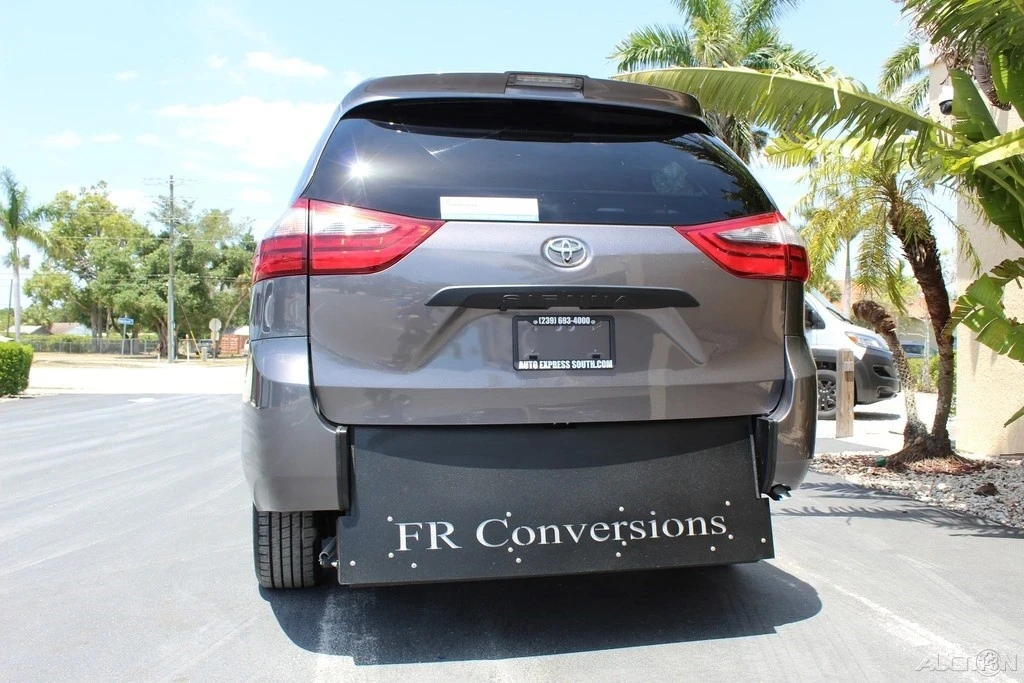 2020 Toyota Sienna 3rd Gen - Image 11 of 12