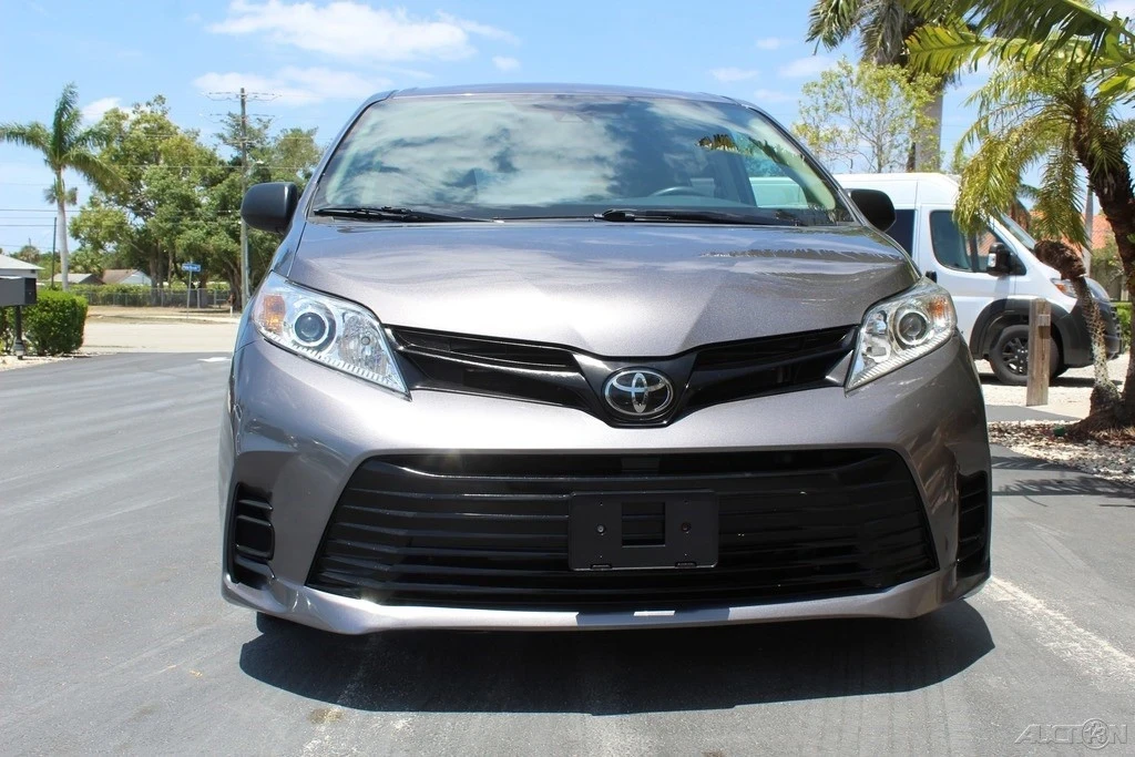 2020 Toyota Sienna 3rd Gen - Image 10 of 12