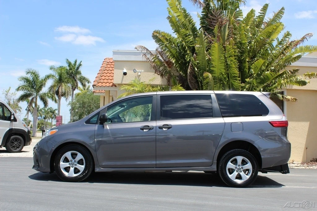 2020 Toyota Sienna 3rd Gen - Image 8 of 12