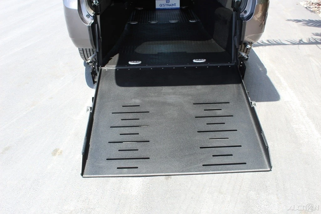 2020 Toyota Sienna 3rd Gen - Image 2 of 12