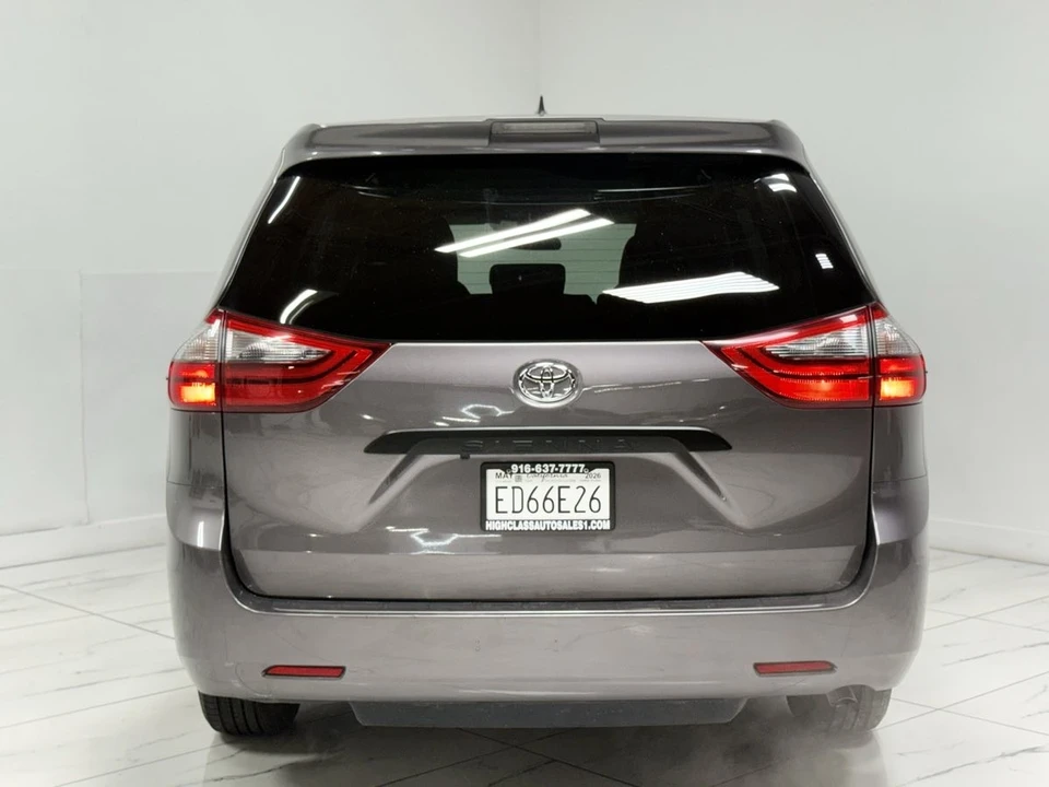 2020 Toyota Sienna 3rd Gen - Image 9 of 21